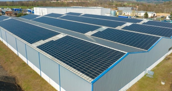 Avantages des panneaux photovoltaïques pour les bâtiments agricoles et industriels