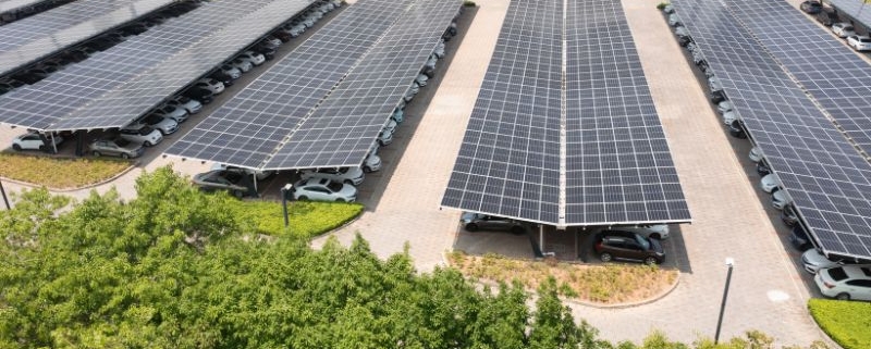 Les avantages des ombrières photovoltaïques pour les parkings professionnels